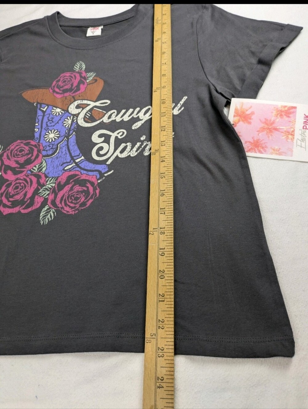 Cowgirl Spirit Tshirt NWT Small Grey Boots & Roses - Picture 4 of 6